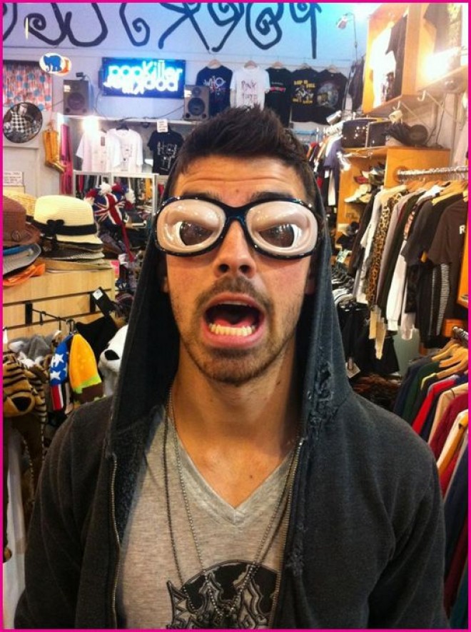 Po plastike očí? :D